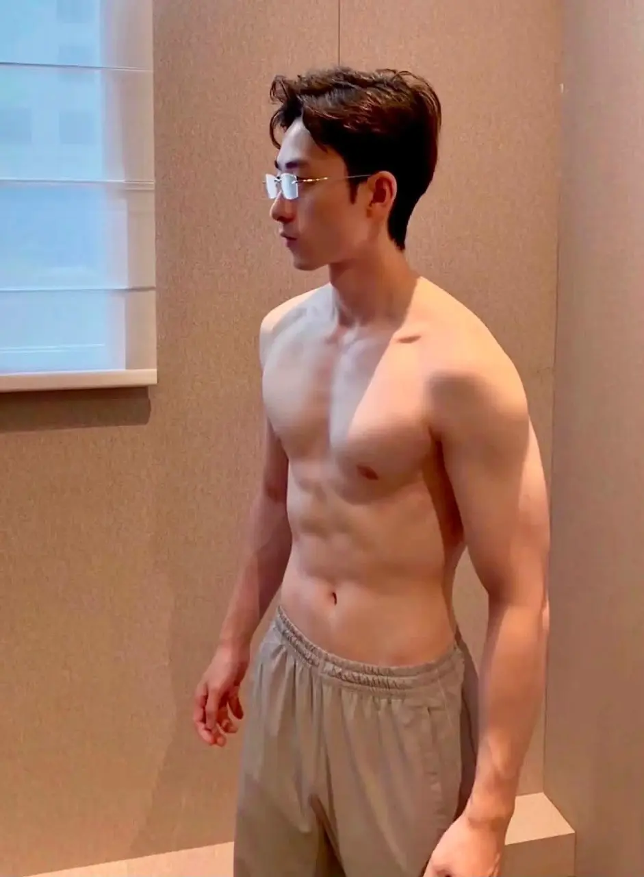 ถอดโชว์เรือนร่าง 2979