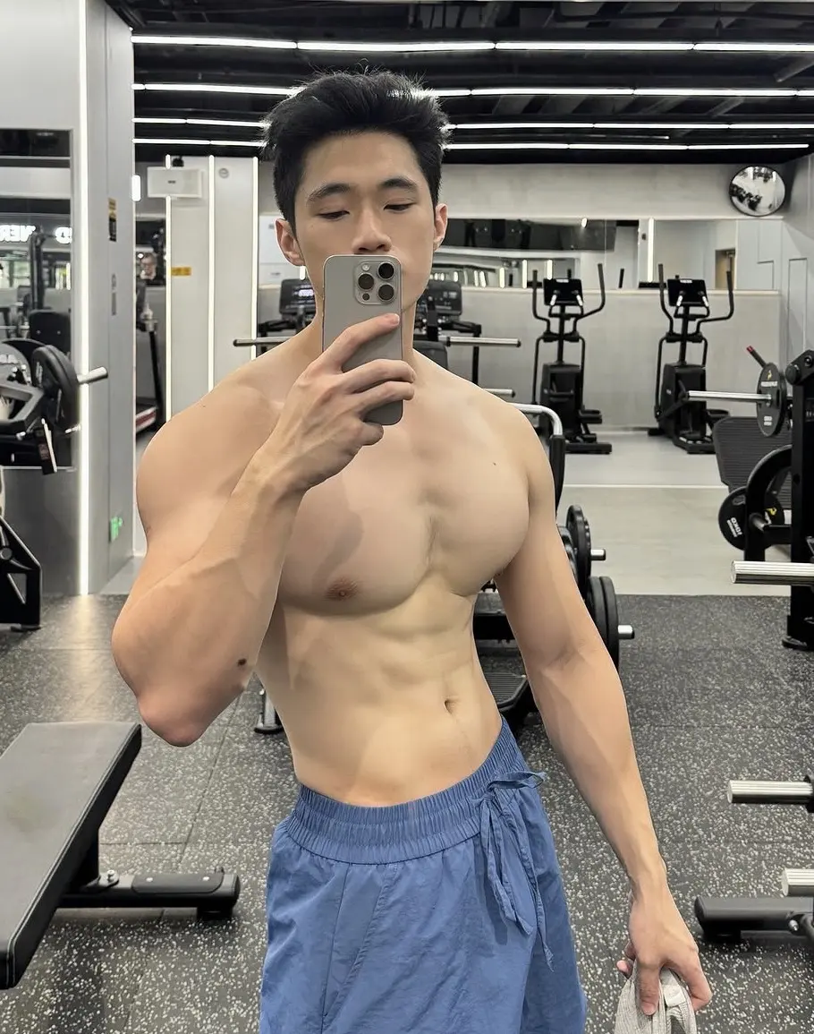 ถอดโชว์เรือนร่าง 2979