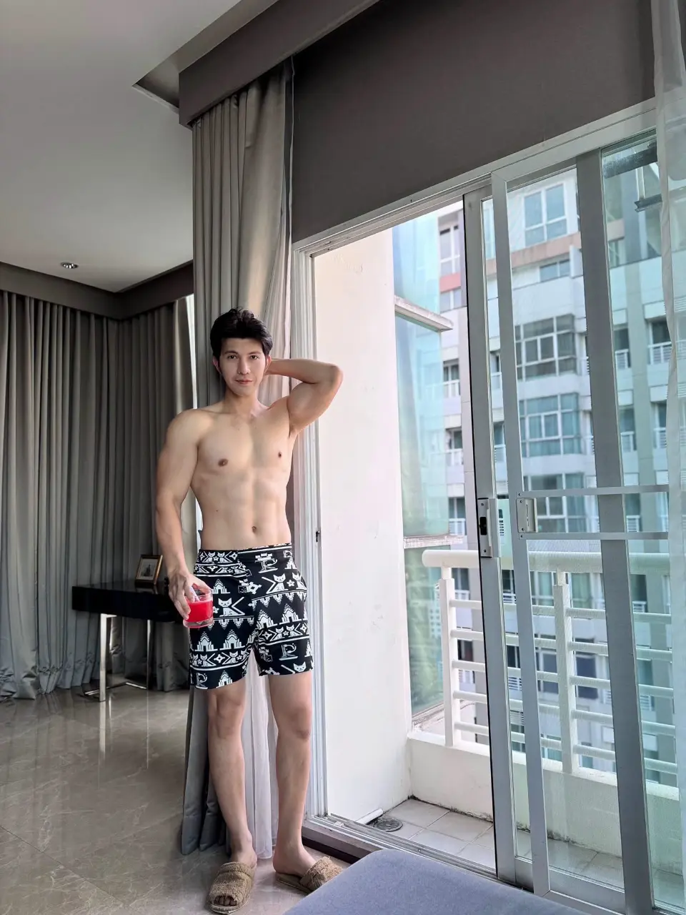 ถอดโชว์เรือนร่าง 2982