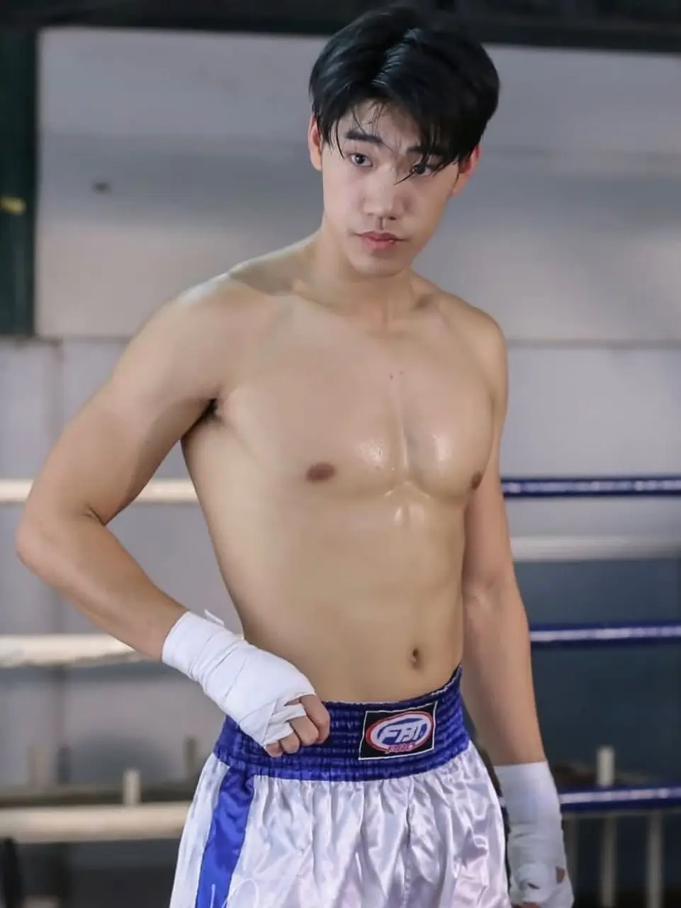 ถอดโชว์เรือนร่าง 2982