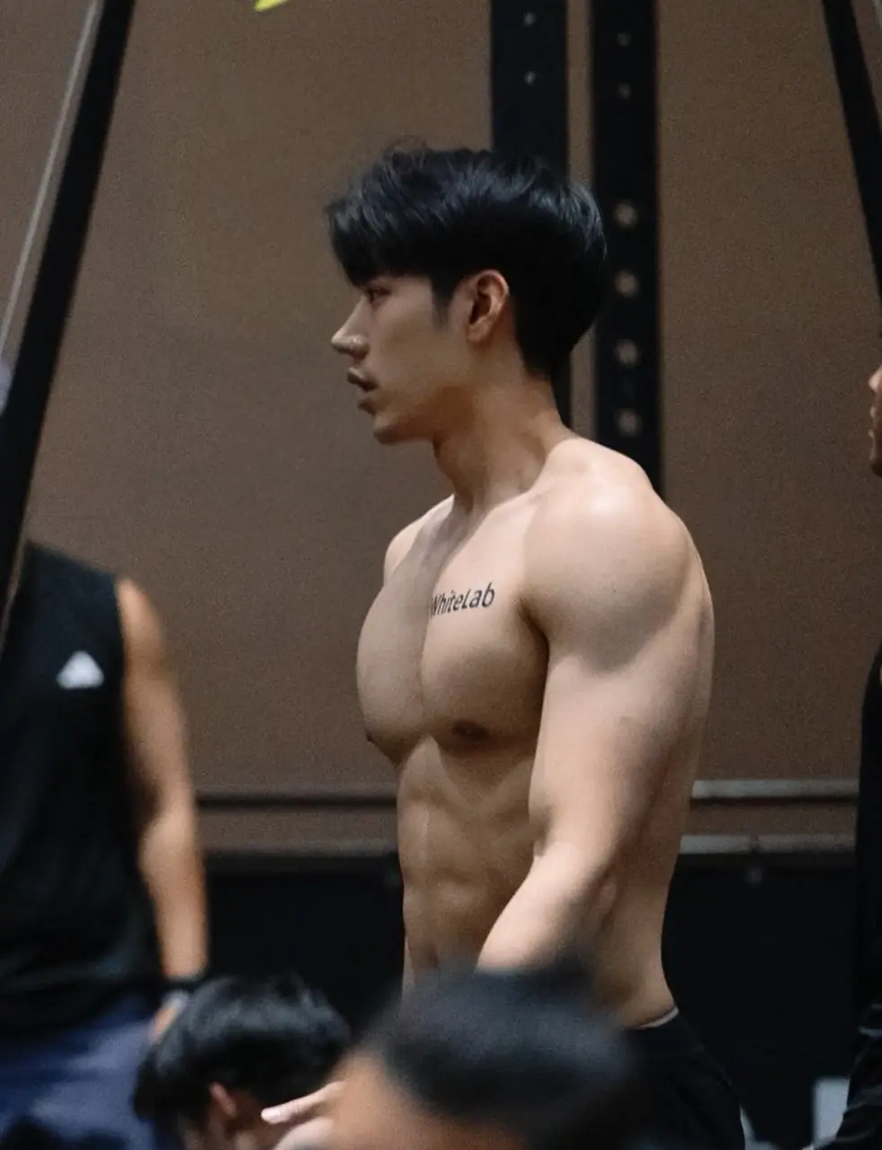 ถอดโชว์เรือนร่าง 2982