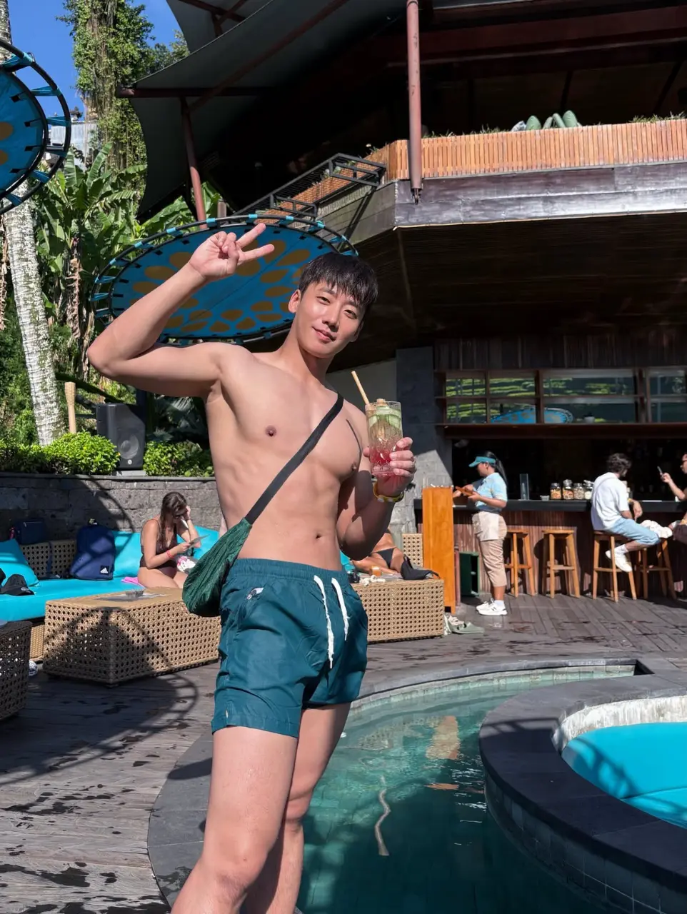 ถอดโชว์เรือนร่าง 2983
