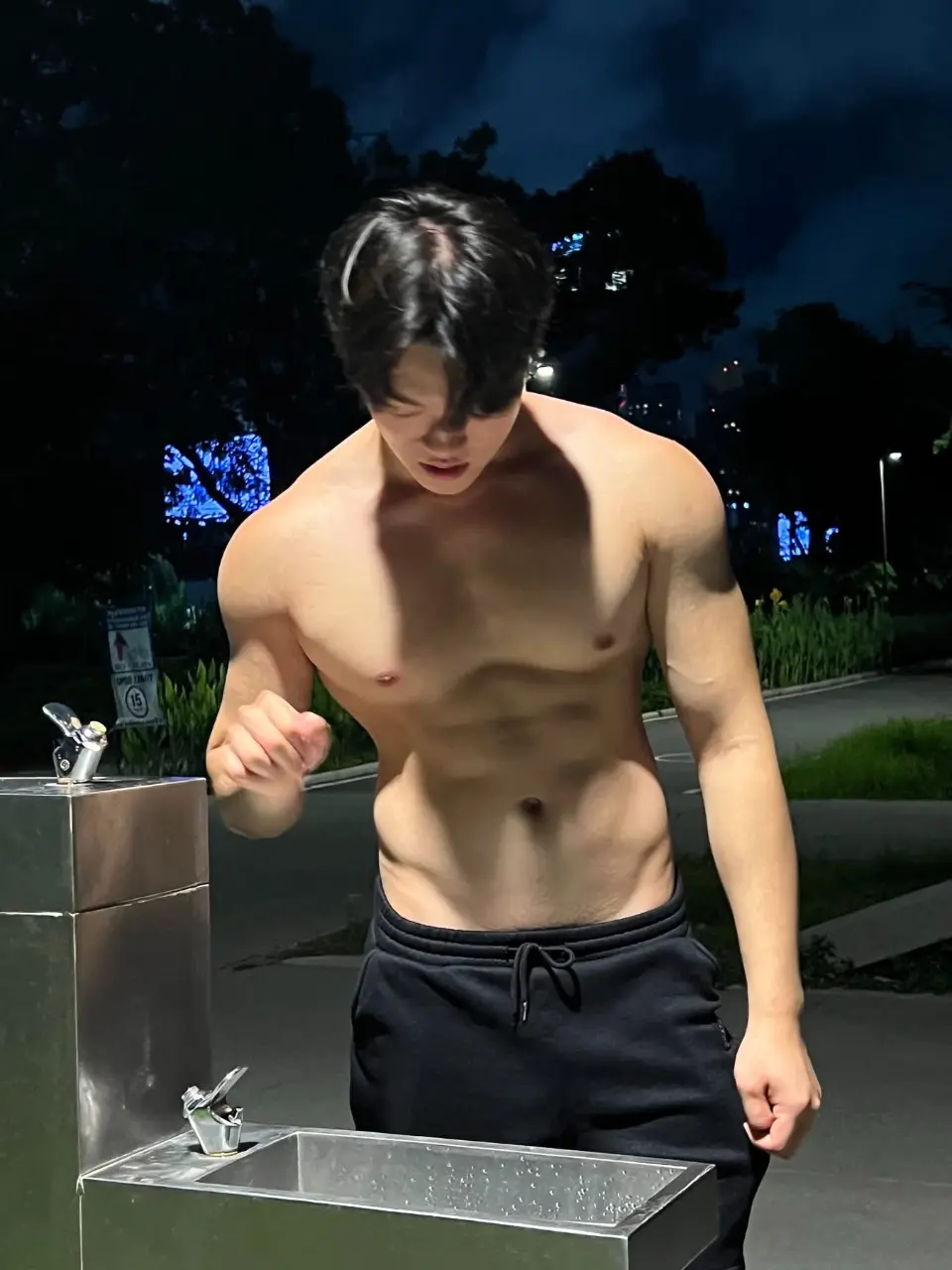ถอดโชว์เรือนร่าง 2983