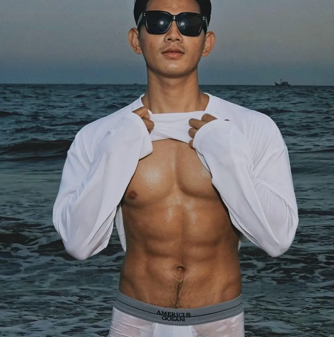 ถอดโชว์เรือนร่าง 2983
