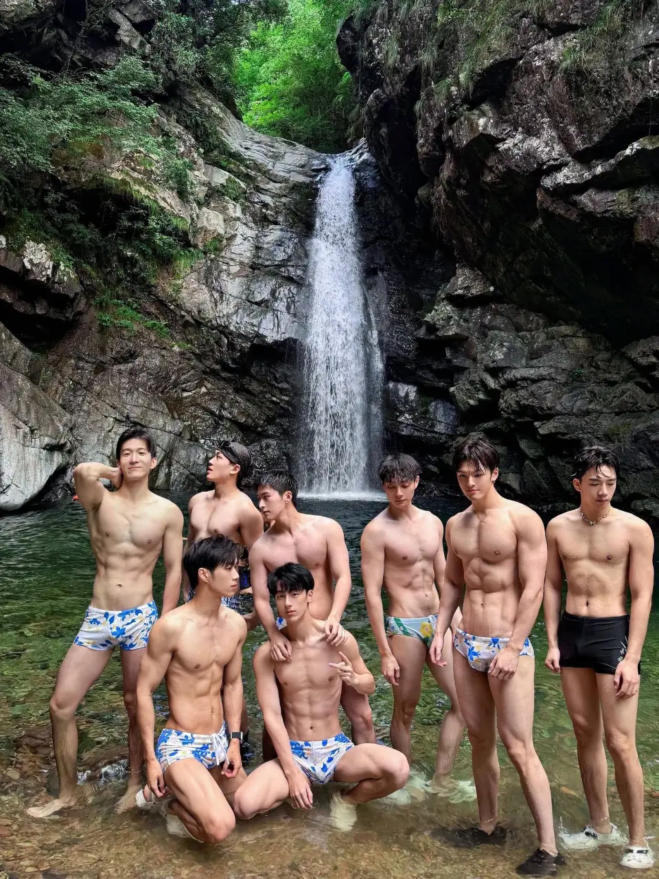 ถอดโชว์เรือนร่าง 2986