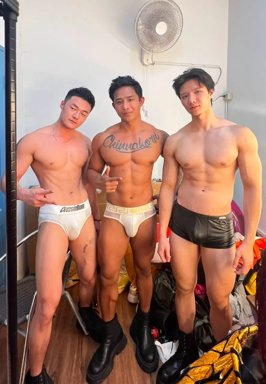 ถอดโชว์เรือนร่าง 2988