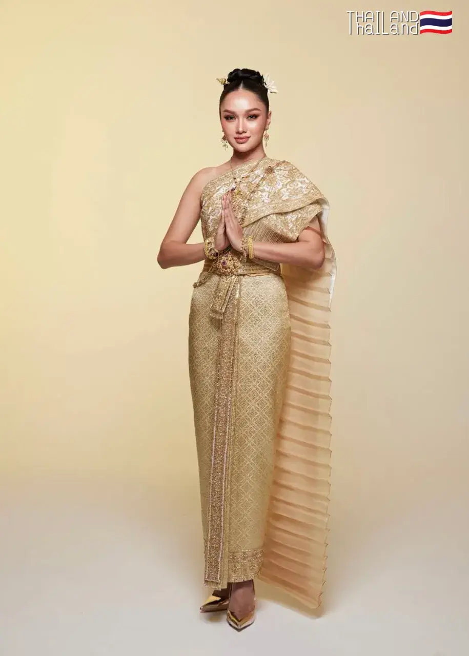 THAILAND 🇹🇭 | THAI CHAKRAPAT DRESS:ชุดไทยจักรพรรดิ