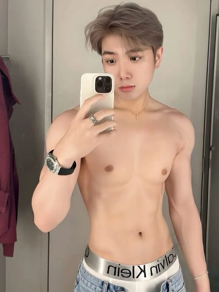 ถอดโชว์เรือนร่าง 2989