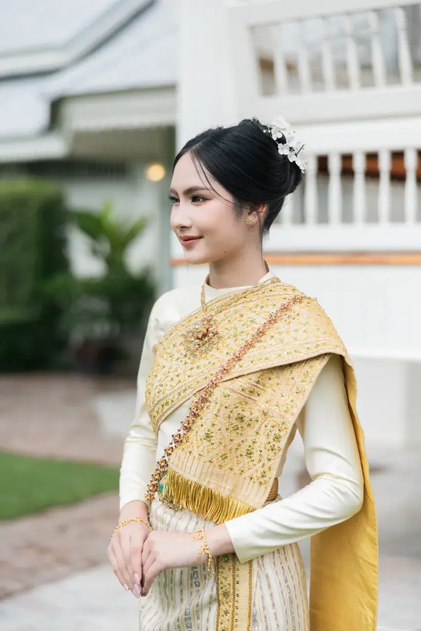 THAILAND 🇹🇭 | I-San Wedding Dress: ชุดแต่งงานอีสาน 🌷