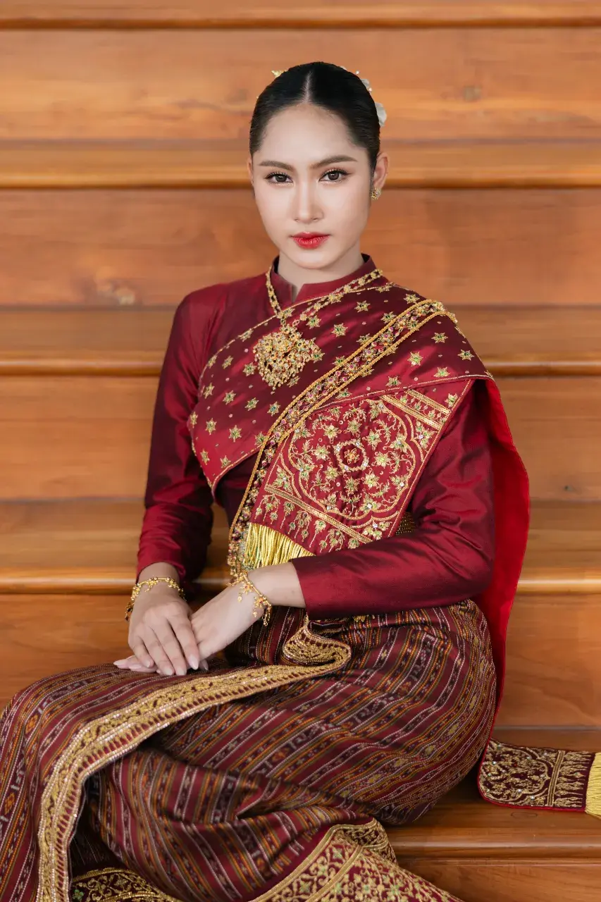 THAILAND 🇹🇭 | I-San Wedding Dress: ชุดแต่งงานอีสาน 🌷