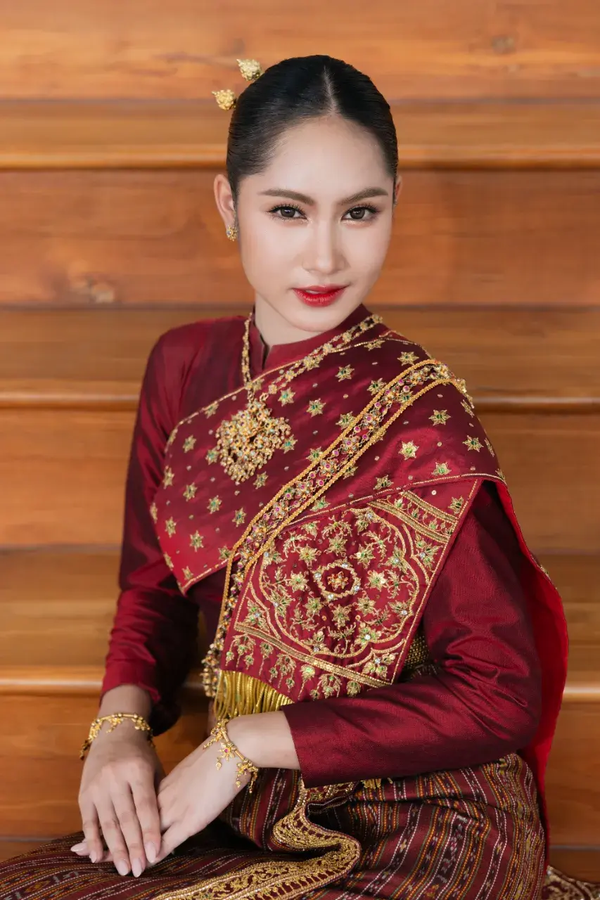 THAILAND 🇹🇭 | I-San Wedding Dress: ชุดแต่งงานอีสาน 🌷