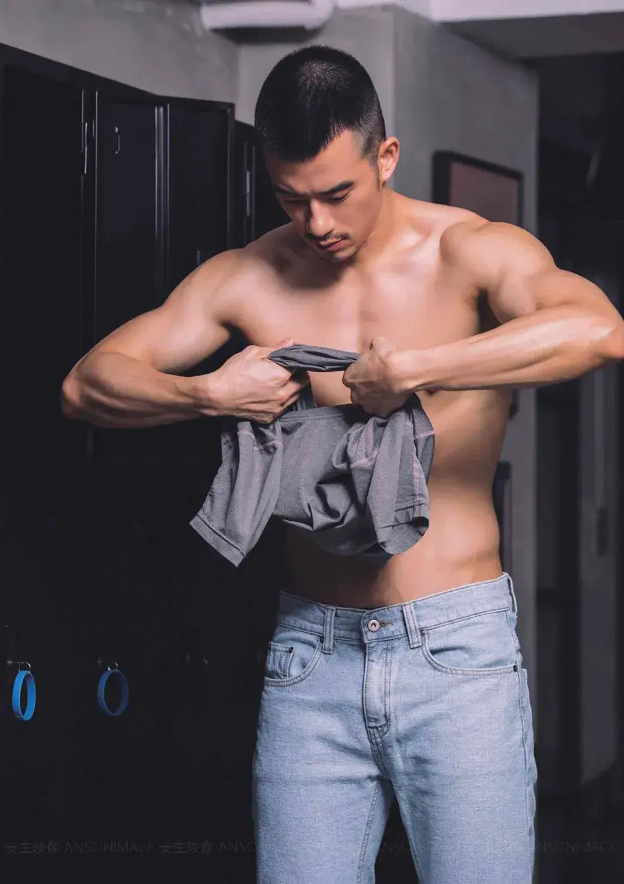 clipgayasian.com - 紀律 PHOTOBOOK 紀言愷首本個人寫真