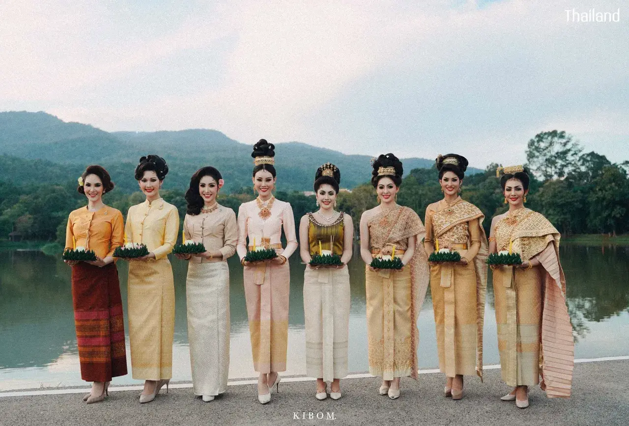Thai Ladies on Loy Krathong Day 🇹🇭