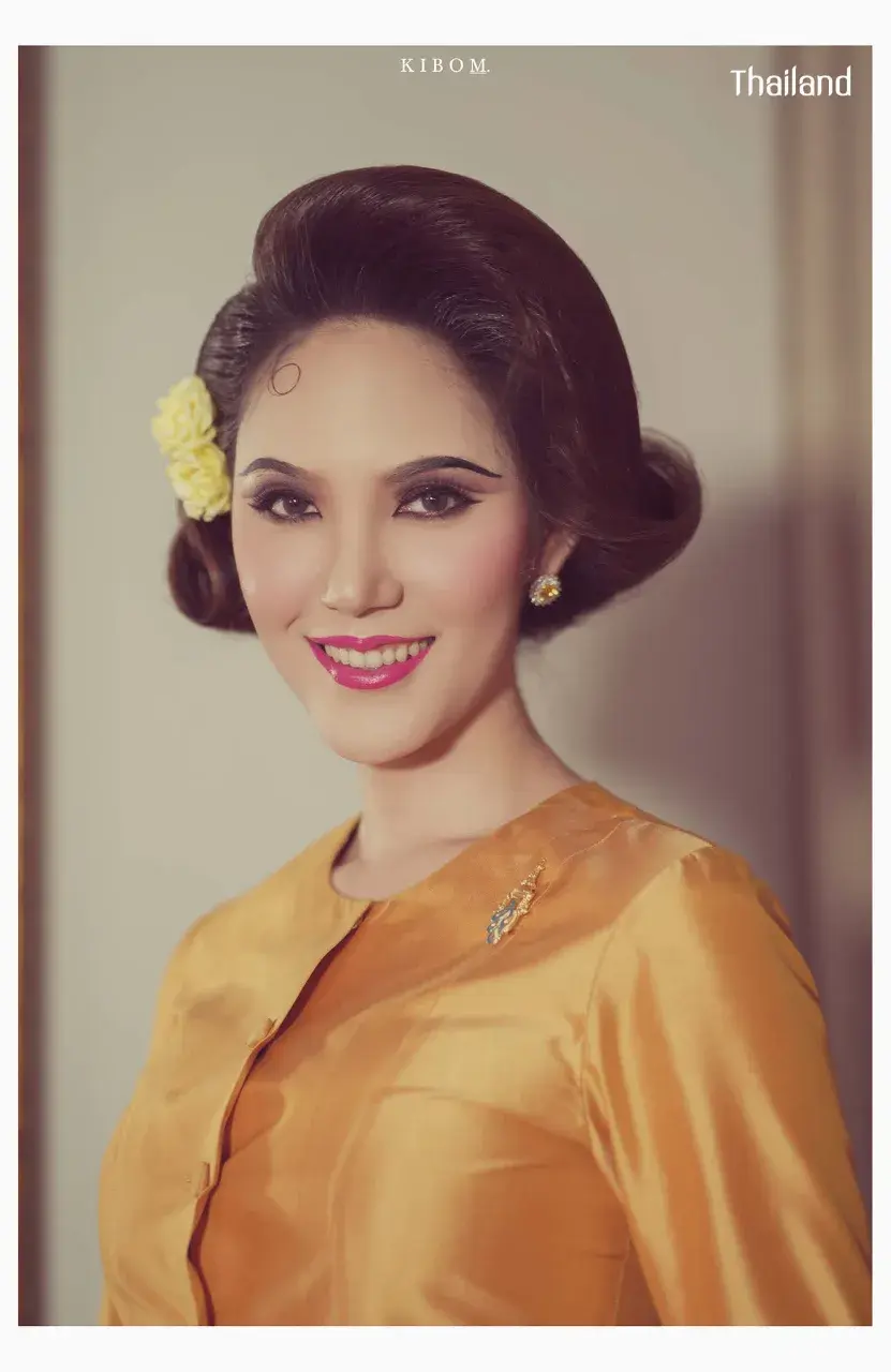 Thai Ladies on Loy Krathong Day 🇹🇭