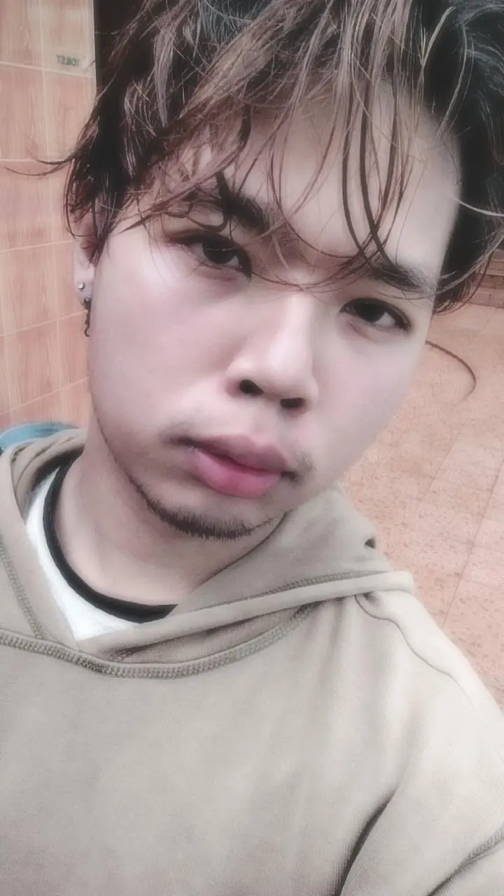 รูปของ อาโว ตฤณณภพ - Ahvo Trinnaphob