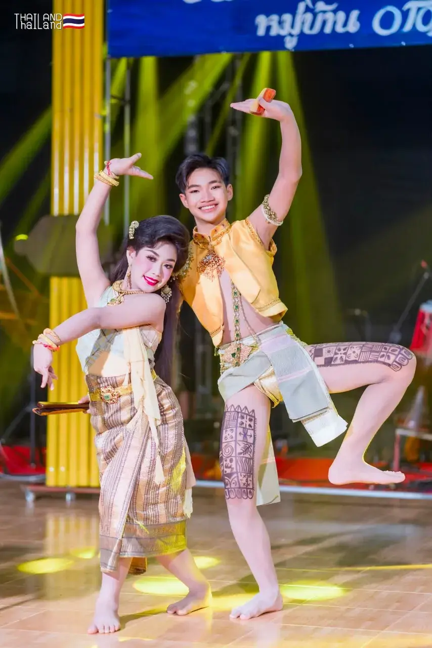 THAILAND 🇹🇭 | Nang Hai - Mak Kap Kaep: Isan Dance