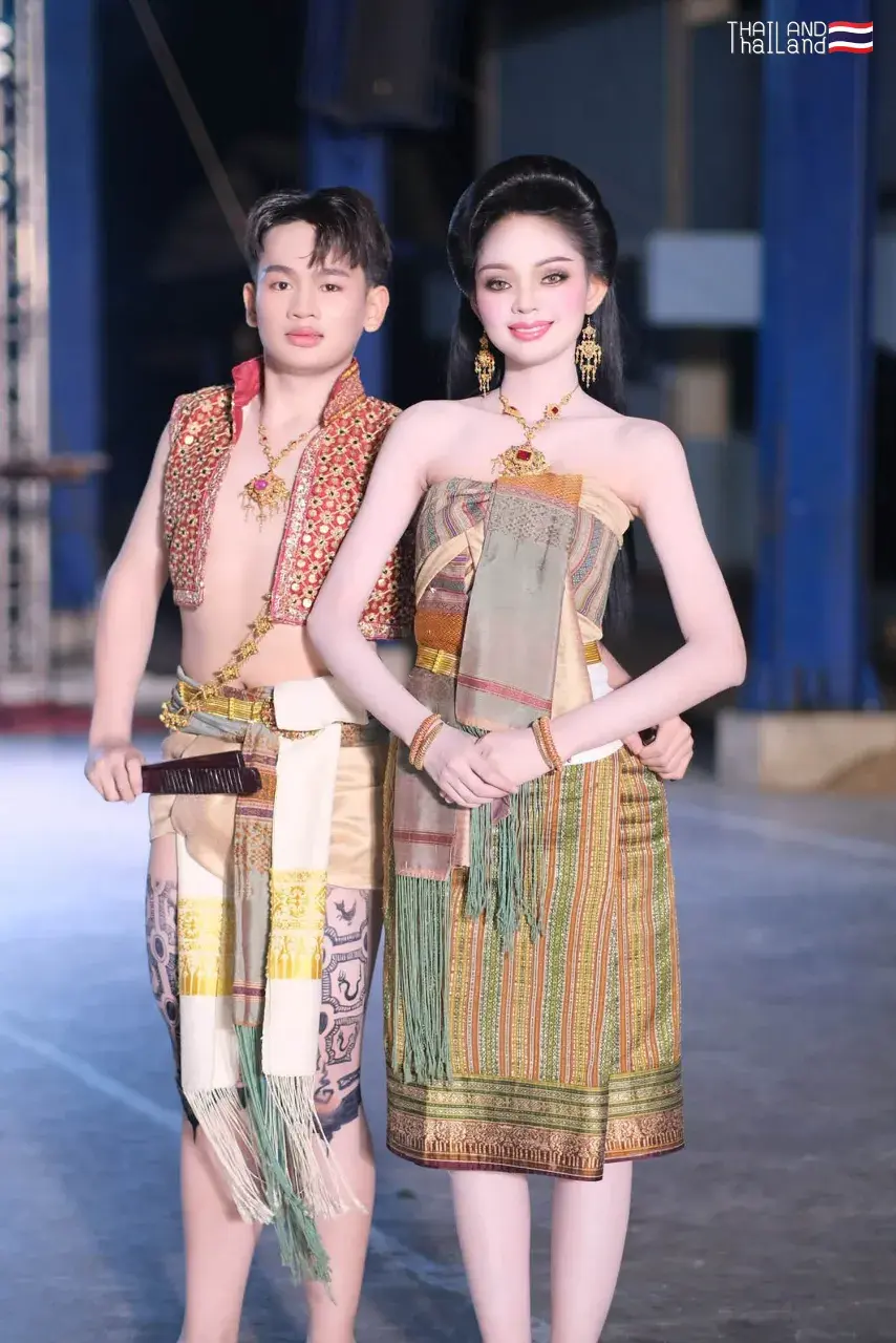 THAILAND 🇹🇭 | Nang Hai - Mak Kap Kaep: Isan Dance