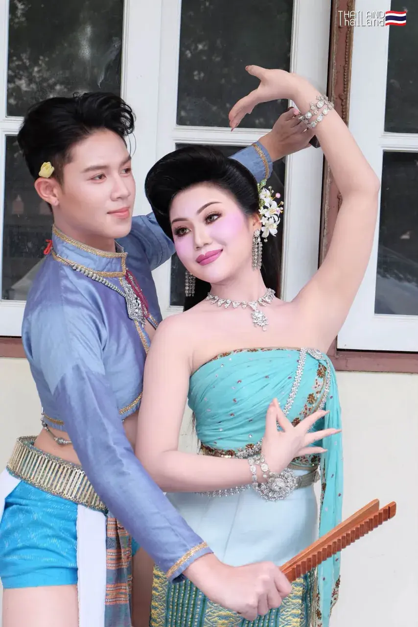 THAILAND 🇹🇭 | Nang Hai - Mak Kap Kaep: Isan Dance