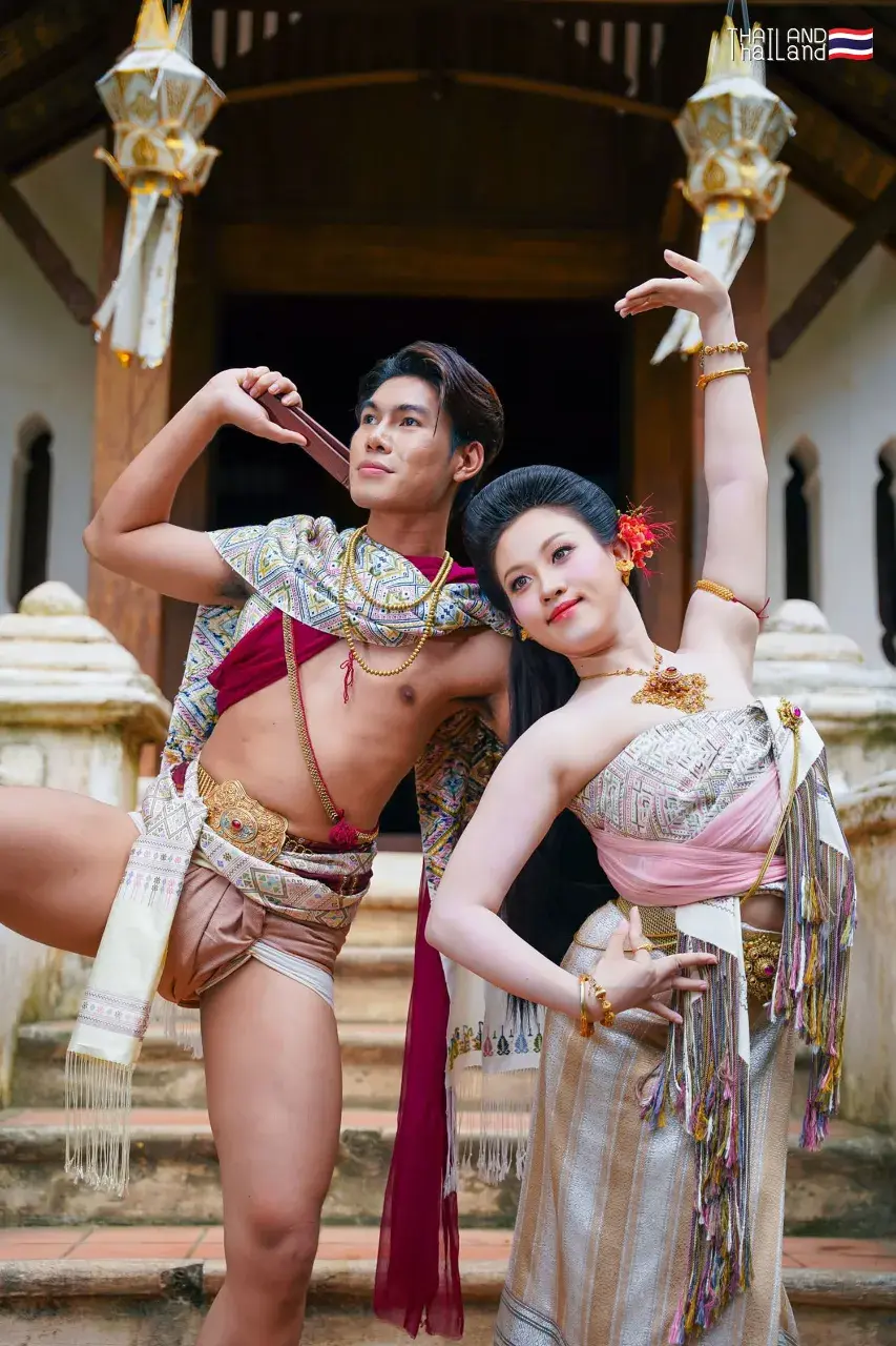 THAILAND 🇹🇭 | Nang Hai - Mak Kap Kaep: Isan Dance