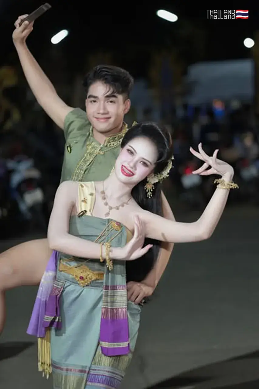 THAILAND 🇹🇭 | Nang Hai - Mak Kap Kaep: Isan Dance
