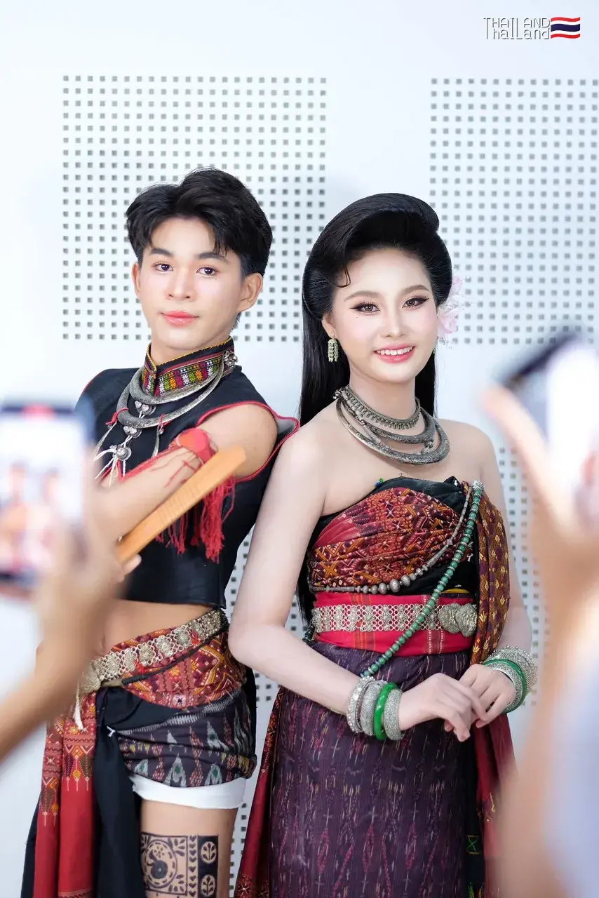 THAILAND 🇹🇭 | Nang Hai - Mak Kap Kaep: Isan Dance