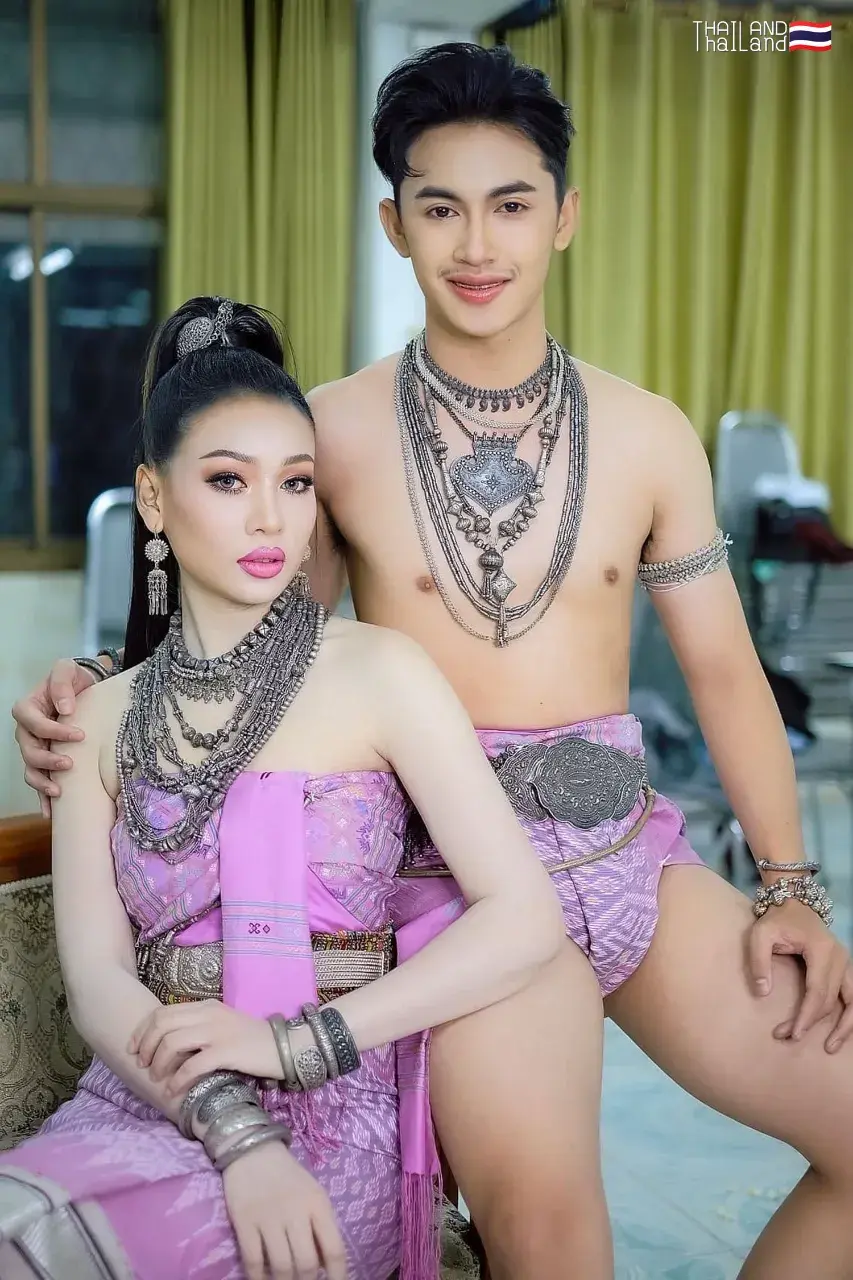 THAILAND 🇹🇭 | Nang Hai - Mak Kap Kaep: Isan Dance