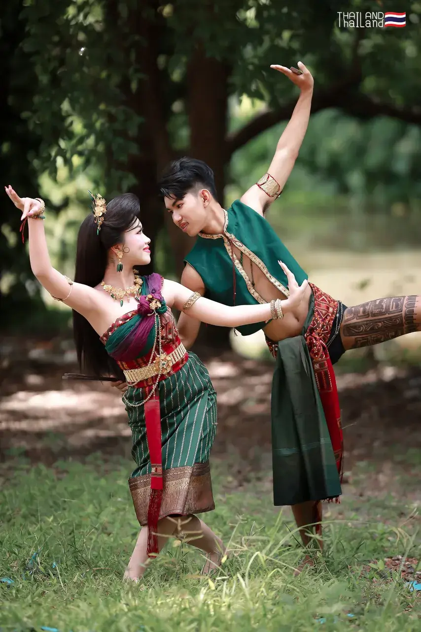 THAILAND 🇹🇭 | Nang Hai - Mak Kap Kaep: Isan Dance