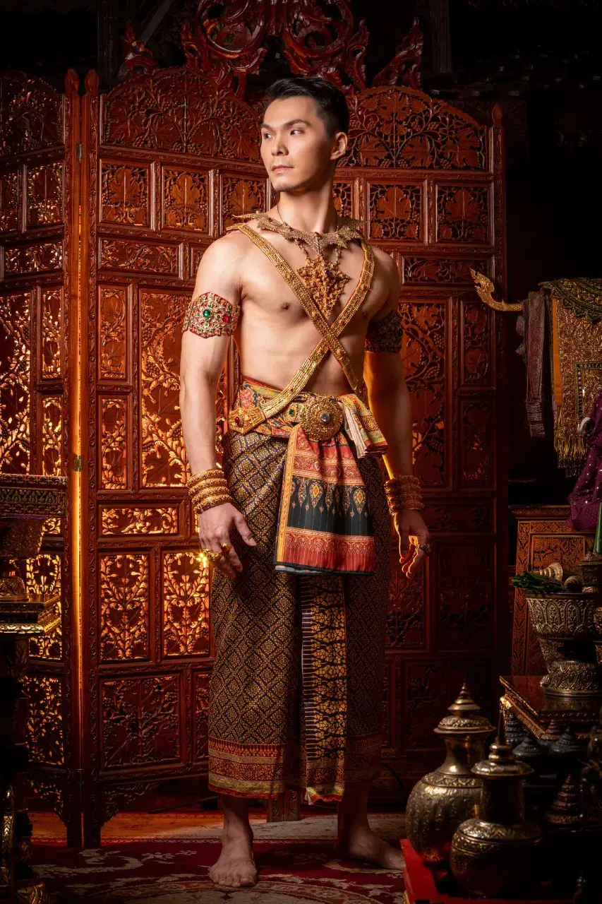 THAILAND 🇹🇭 | Thai Traditional Outfit