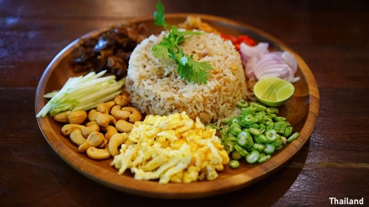 Thai Food: Khao Khluk Kapi 🇹🇭