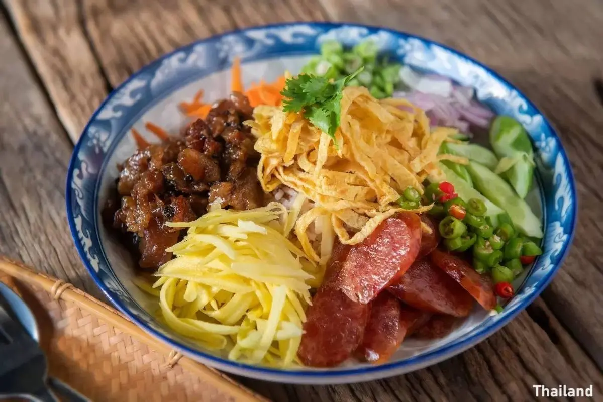 Thai Food: Khao Khluk Kapi 🇹🇭