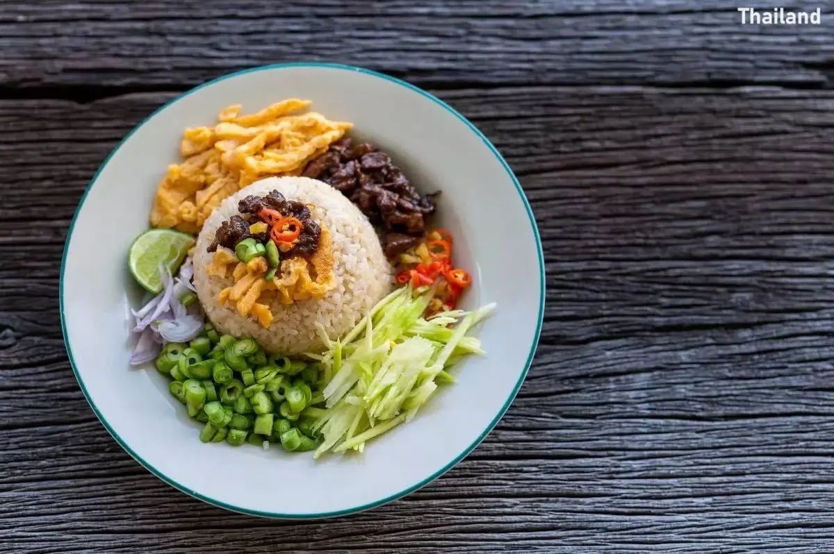 Thai Food: Khao Khluk Kapi 🇹🇭
