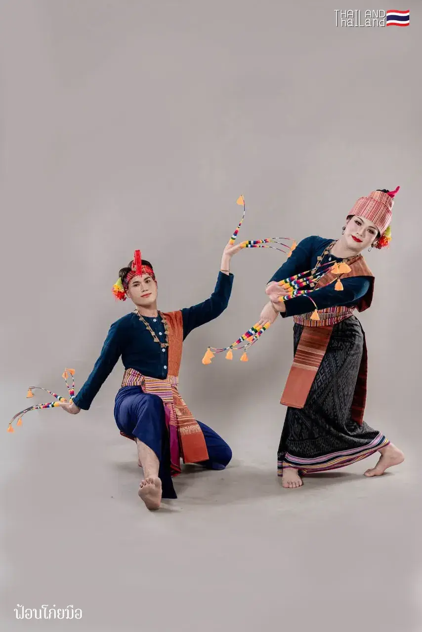 THAILAND 🇹🇭 | ฟ้อนโก๋ยมือ - Fon Koi Mue: Isan Dance