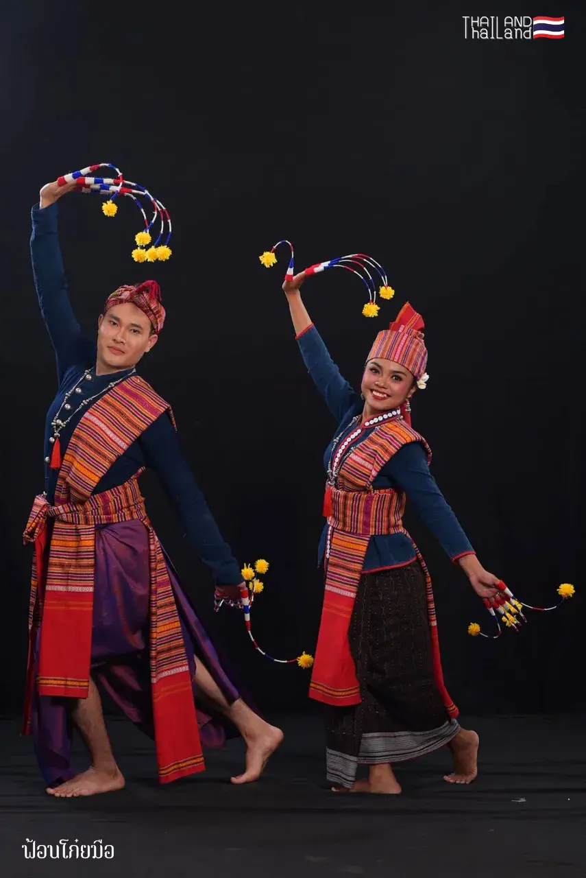 THAILAND 🇹🇭 | ฟ้อนโก๋ยมือ - Fon Koi Mue: Isan Dance