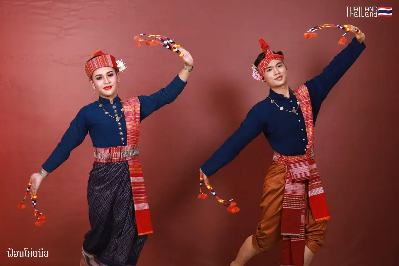 THAILAND 🇹🇭 | ฟ้อนโก๋ยมือ - Fon Koi Mue: Isan Dance