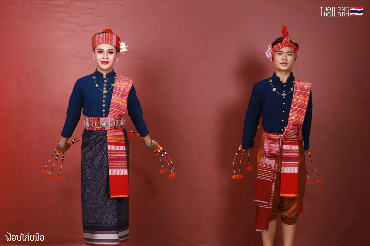 THAILAND 🇹🇭 | ฟ้อนโก๋ยมือ - Fon Koi Mue: Isan Dance