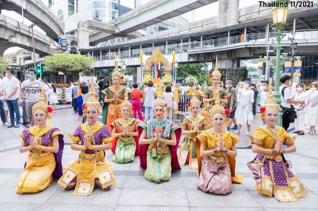 Pancake Khemanit Performs Thai Classical Dance 🇹🇭