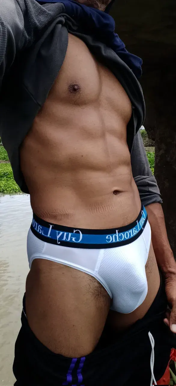หุ่นหนุ่มไทบ้าน ดำเเดด