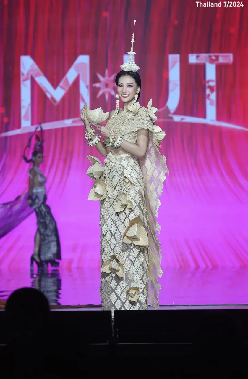 "Chakri Silpa Klin Lamduan" Thai Creative Costume 🇹🇭
