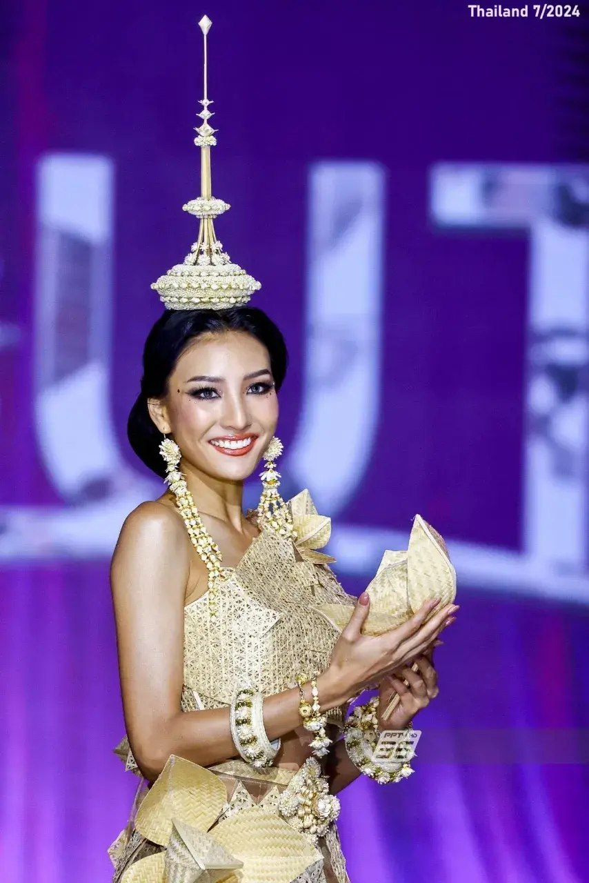 "Chakri Silpa Klin Lamduan" Thai Creative Costume 🇹🇭