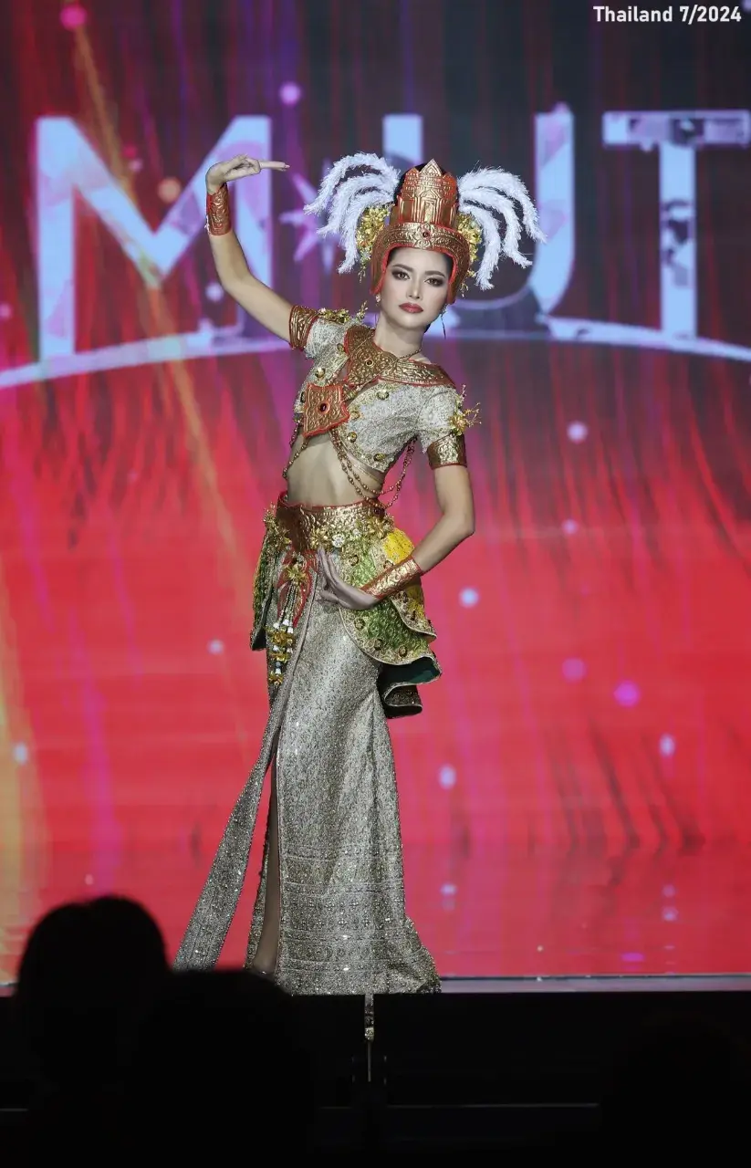 "Rabam Lopburi Sri Varapura" Thai Creative Costume 🇹🇭