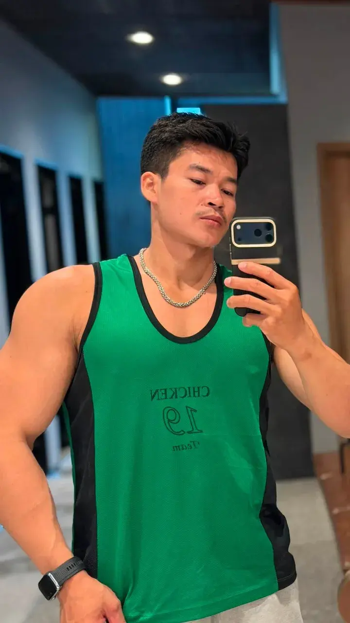 หนุ่มเขมร กับรูปร่างของเขา