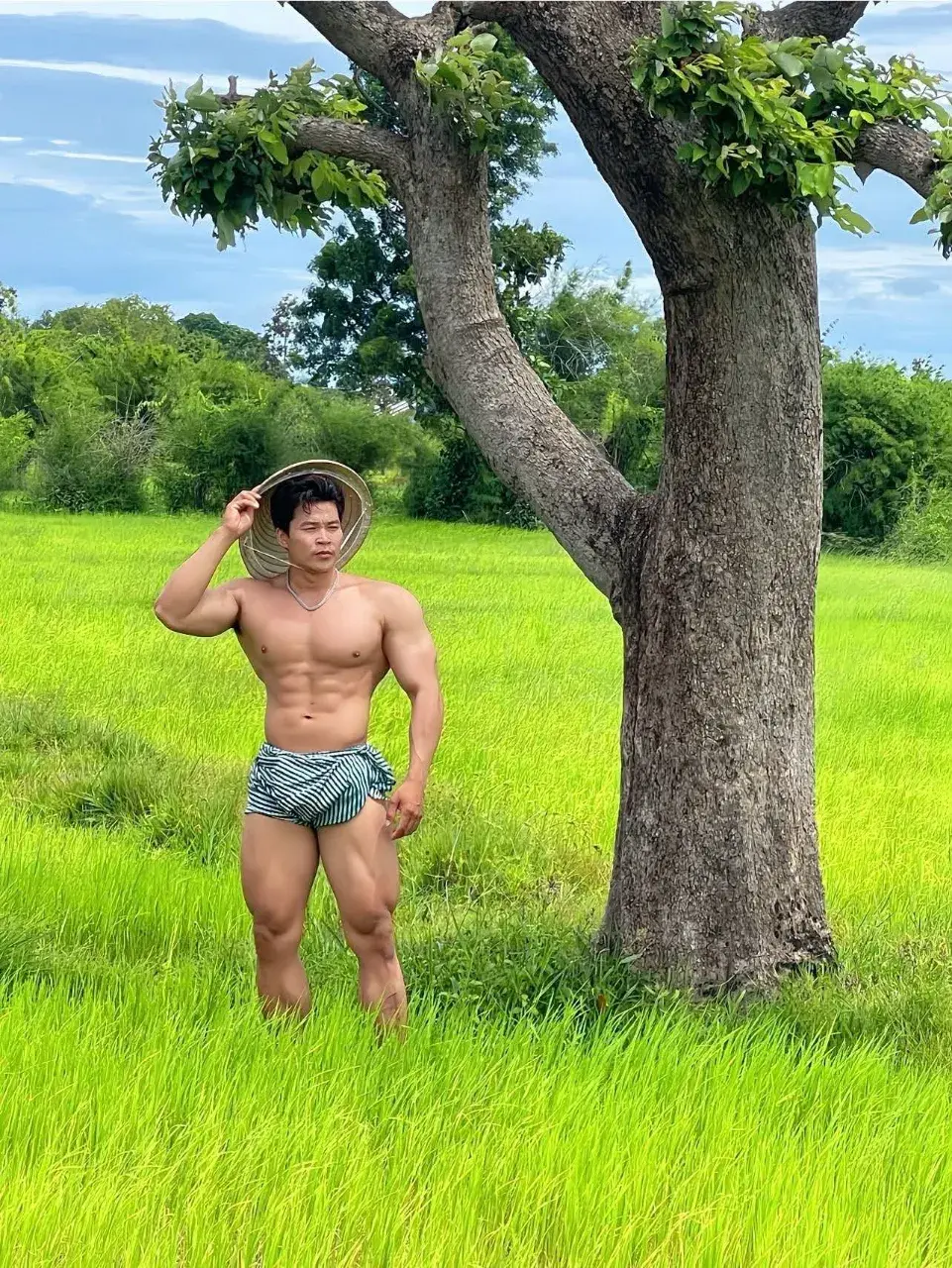 หนุ่มเขมร กับรูปร่างของเขา