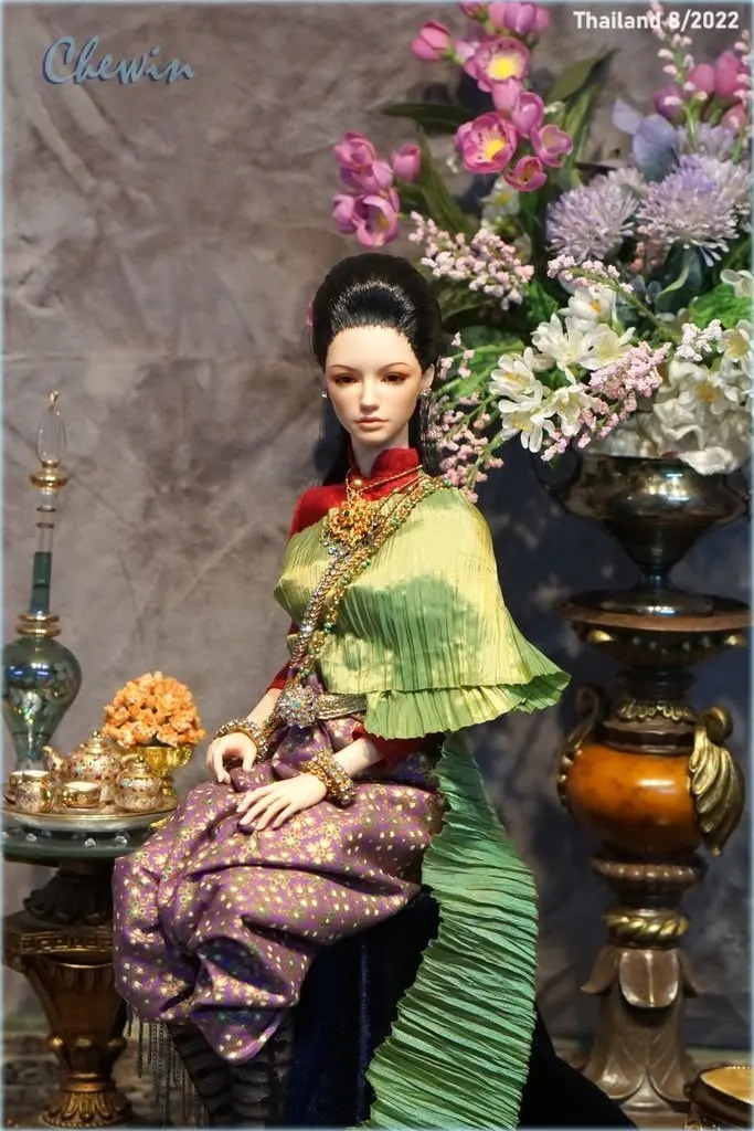 Dolls in Traditional Thai Attire 🇹🇭