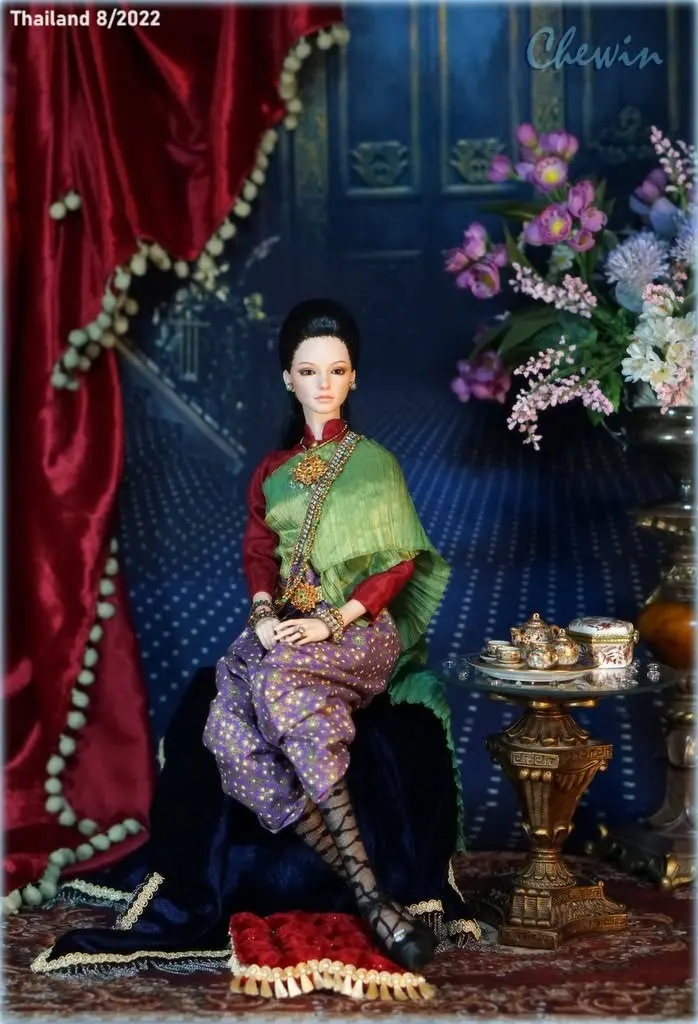 Dolls in Traditional Thai Attire 🇹🇭