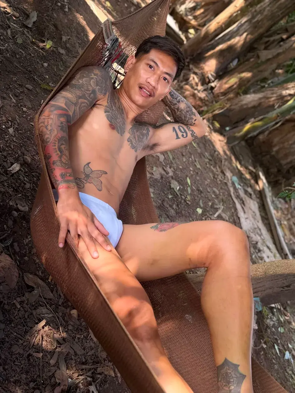 อัลบั้มหนุ่มหล่อ พาทัวร์