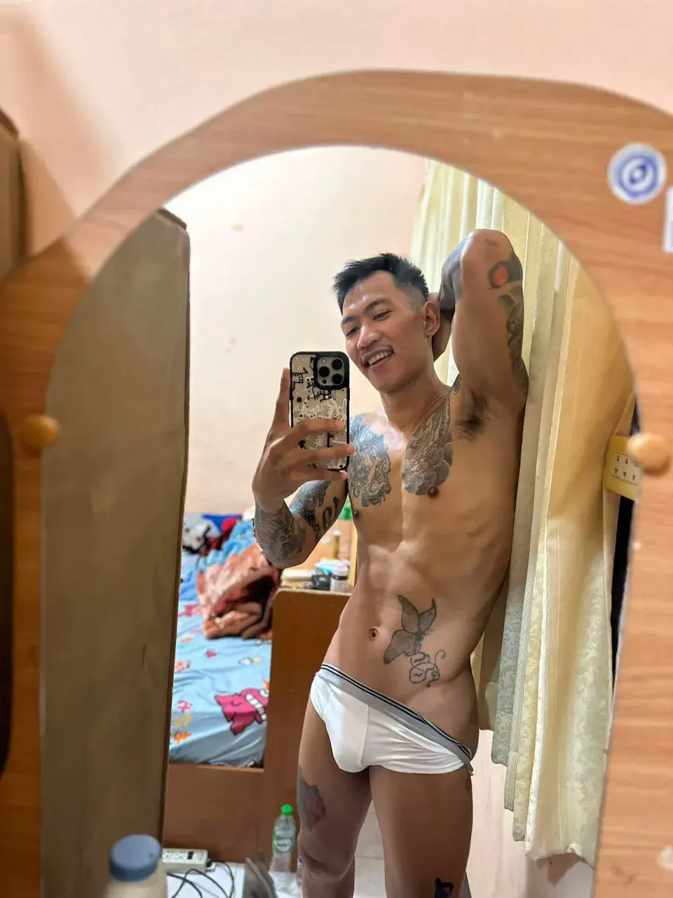 อัลบั้มหนุ่มหล่อ พาทัวร์