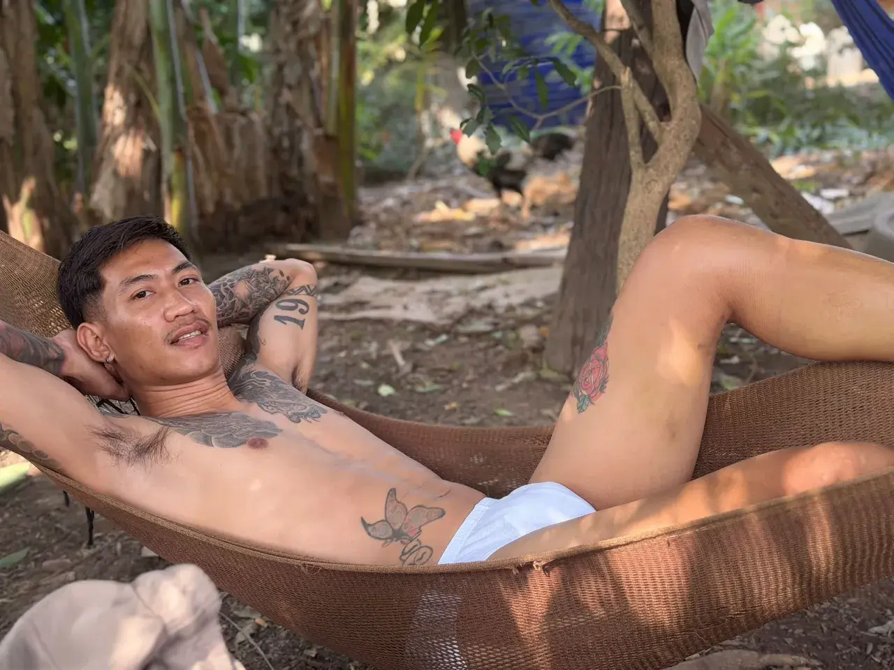 อัลบั้มหนุ่มหล่อ พาทัวร์