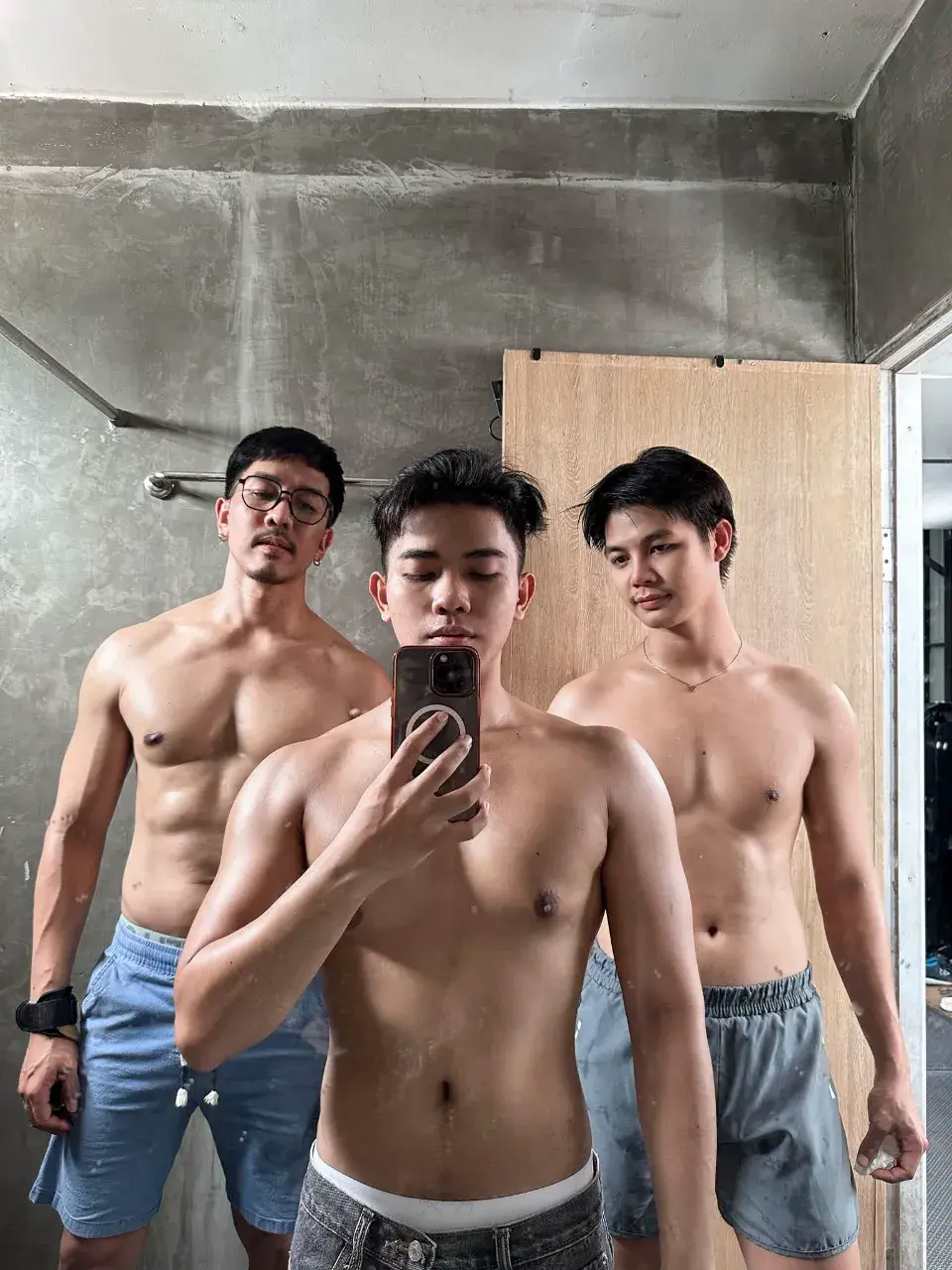 หนุ่มไทยกับรูปร่างของเขา