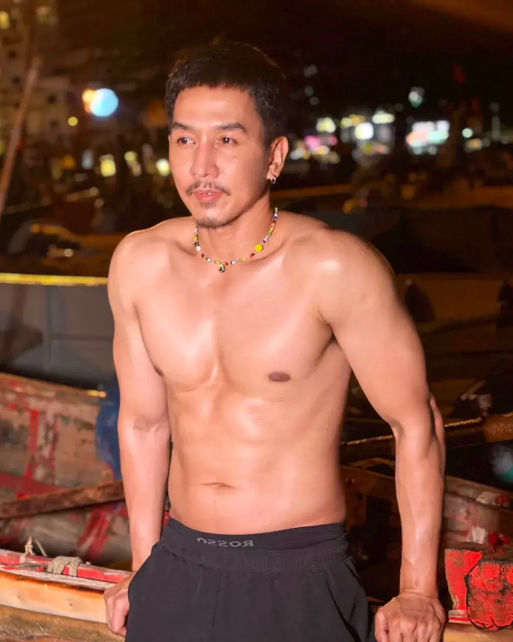 หนุ่มไทยกับรูปร่างของเขา