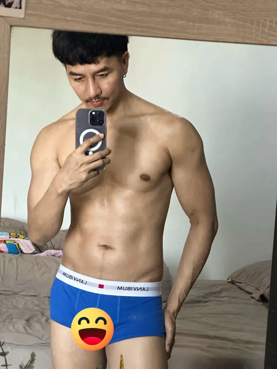 หนุ่มไทยกับรูปร่างของเขา